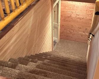 This breathtaking view and home is sitting w/ a birds eye view of Pike's Peak. - Cañon City - Escaleras