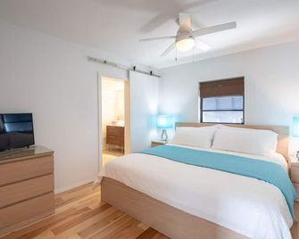 Ocean View Home -Private Launch & Breath Taking Sunset Views-Min 28 Day Rentals - Cudjoe Key - Bedroom