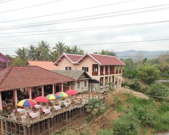 Saynambak Riverside Guest House - Nam Bak - Edificio