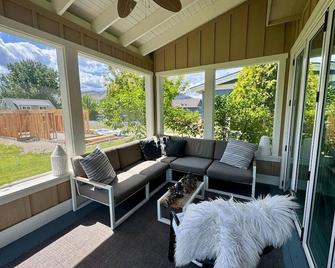 Honeysuckle Beach Oasis - Oroville - Sala de estar