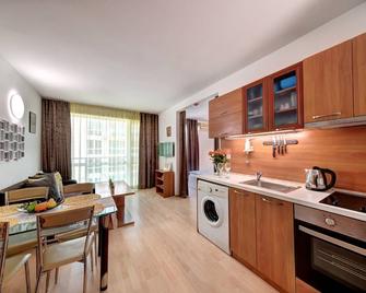 Luxury Apartment Next To Airport And Beach Sarafovo - Burgas - Kuchnia