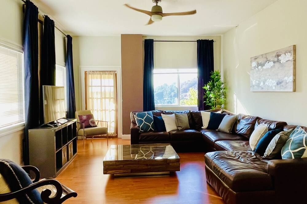 'Stunning 3 Bedroom Apartment with Spectacular Views and Spacious Backyard' - Oakland - Sala de estar