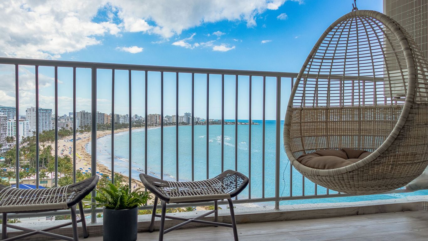 Ocean View Deluxe Suite: Pvt. Beach & Pool