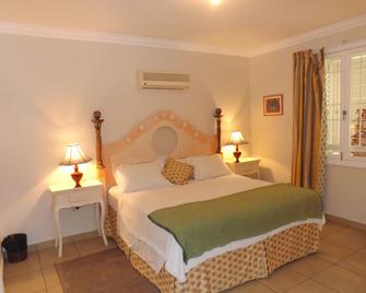 Stunning Suite on Grafton Beach with Direct Beach Access - Black Rock - Bedroom