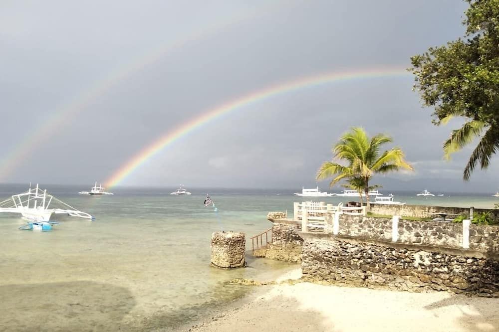 Love's Beach And Dive Resort