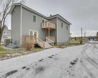 Bright and Modern Home 2 Mi to Presque Isle Airport - Presque Isle - Building