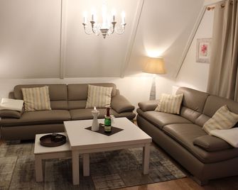 Pitched Roof Holiday Home In The Nature Park On The Twistesee In An Absolute Forest Location - Bad Arolsen - Living room