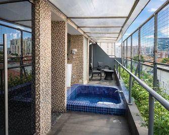 A Hotel Dickson - Singapur - Balcón