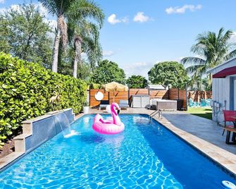 Huge Heated Pool! HotTub,Fire Pit,Ice Bath,Putting Green,N64,5 Mins to the Beach - Fort Lauderdale - Pool