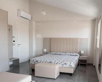 Civico 43c - Porto San Giorgio - Schlafzimmer