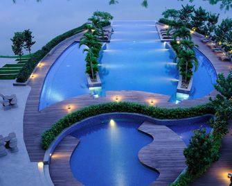 Hotel Santika Premiere Bandara Palembang - Palembang - Pool