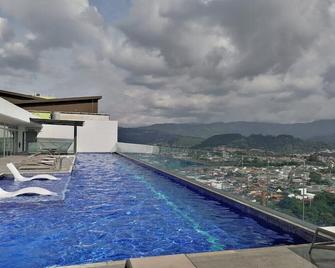 Located in one of the best areas of the east, a quiet and safe place. - Curridabat - Piscina