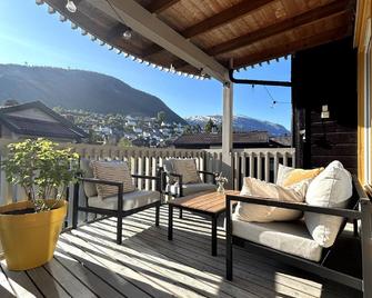 Central Apartment with a View - Vossevangen - Balkon