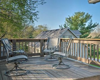 Hilltop Home Inside of Apple Valley! - Mount Vernon - Balkón