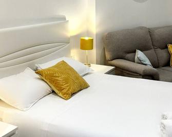 Deluxe City Centre Two Bedroom - Grand Central House - Gibraltar - Habitació