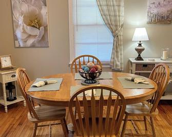 Comfy & Cozy Home in Weaver! - Weaver - Comedor