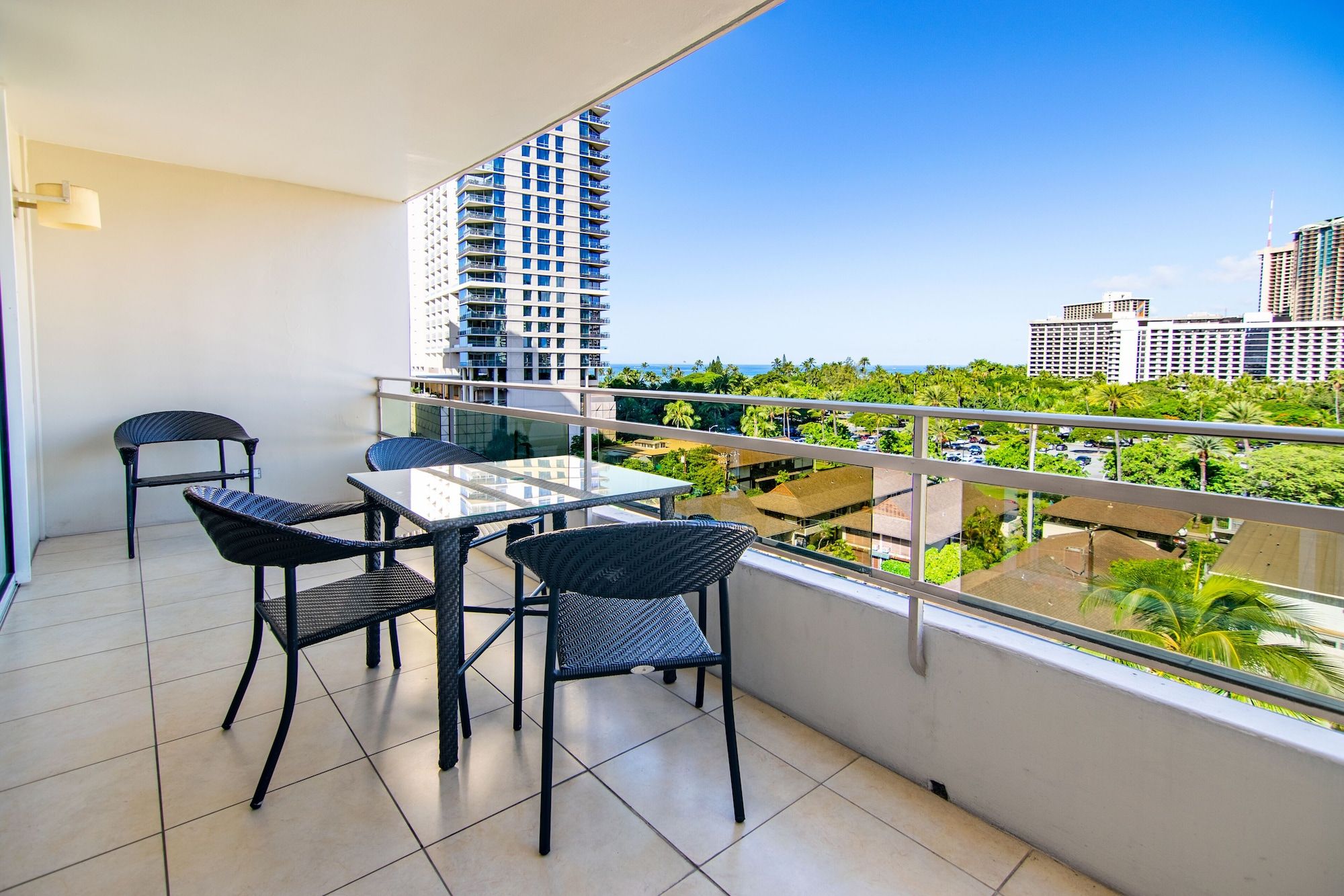 ريجينسي أون بيتشووك وايكيكي من آوتريجر