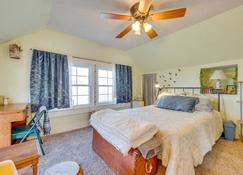 Marshalltown Vacation Rental with Private Yard! - Marshalltown - Bedroom