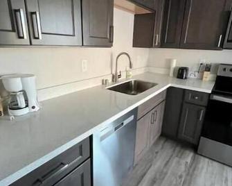 2BR near Tacoma Dome, downtown, restaurants & EQC - Tacoma - Kitchen