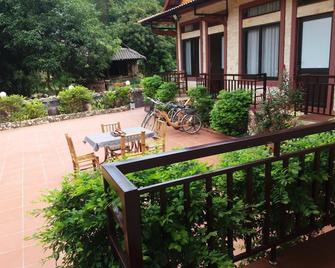 Mai Chau Xanh Bungalow - Mai Chau - Патіо