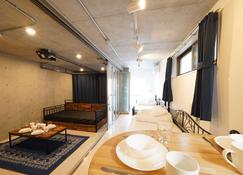 Laffitte Hirai Condominium Hotel - Tokyo - Living room