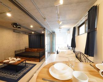 Laffitte Hirai Condominium Hotel - Tokio - Wohnzimmer