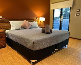 Cable Beach Getaways 5 Bed 3 Bath, Resort Style Pool Stra6726caibik1w - Cable Beach