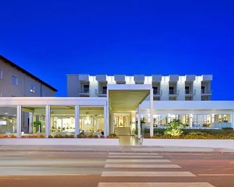 Hotel Serenella - Agropoli - Building