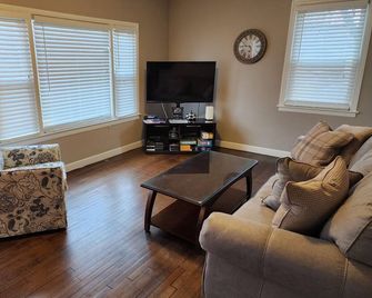 Home Sweet Home - Clean & Convenient - Lynchburg - Wohnzimmer