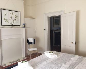 B&b On Piper - Beautiful Cottage Accommodation - Kyneton - Bedroom