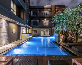 매지 디자인 바이 호텔 칼리마 - 빠통 - 수영장