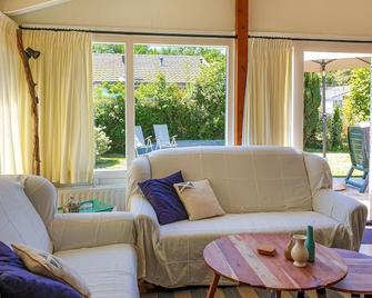 Nice Home In Warmenhuizen With Wifi - Warmenhuizen - Sala de estar