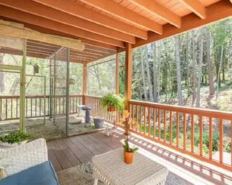 Private master bed/bath with separate entrance,10 min. walk to town.No clean fee - Nevada City - Patio