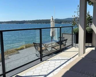 Halfmoon bay 2-bedroom waterfront house with kayak access to island - Halfmoon Bay - Balcón