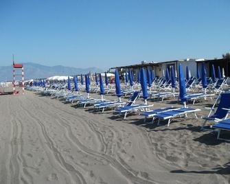 BNS Hotel Francisco - Baia Domizia - Strand