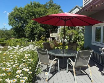 Charming, family-friendly 3-bedroom house in the smallest Capitol City. - Montpelier - Patio