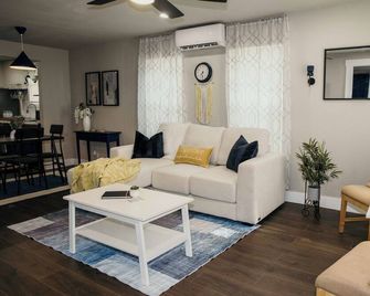 Modern Gem in Prime Miami Location - Miami - Wohnzimmer