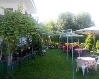 Pension Olympos - Litochoron - Innenhof