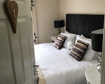 Coach And Horses Inn - פרנזאנס - חדר שינה