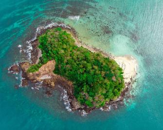 Usukan Cove Lodge - Kota Belud - Beach