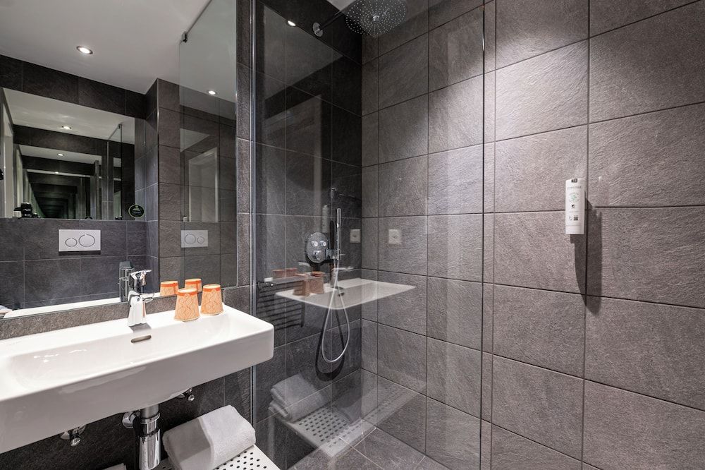 B&B HOTEL Geneva Airport thumbnail 3