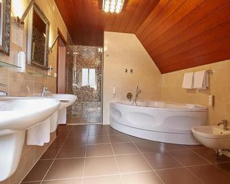 Hotel Beek - Baden-Baden - Kylpyhuone