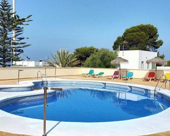 Apartment with terrace and pool by the sea - Los Caños - Piscina