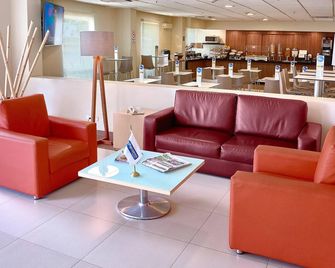 City Express Suites by Marriott Silao Aeropuerto - Silao - Salónek