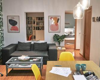 Cozy Apartment in the Retiro Park - Madrid - Sala