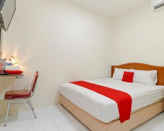 RedDoorz Plus near Ciputra World Kuningan 2 - Yakarta - Habitación