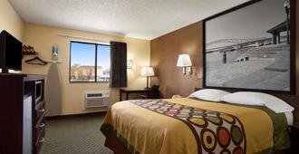 Super 8 by Wyndham Cedar Rapids - Cedar Rapids - Schlafzimmer