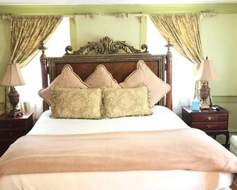 Admiral Farragut Inn - Newport - Schlafzimmer