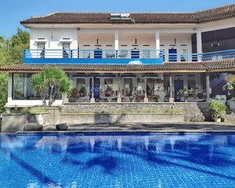 Kampung Lumbung Boutique Hotel - Batu - Bazén