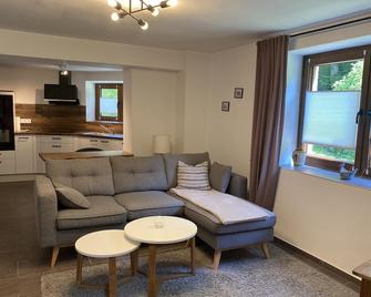 Ferienwohnung im Brohlbachtal - 2-bett-ferienwohnung Dusche/wc - Kaisersesch - Huiskamer